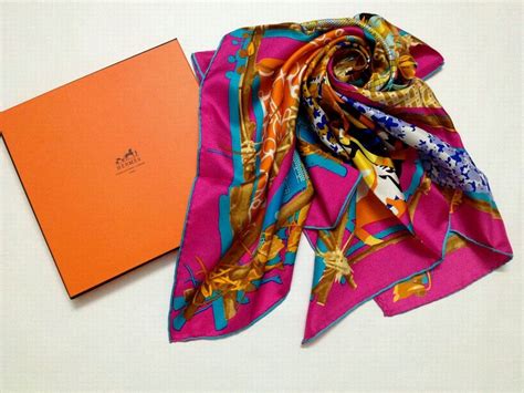 foulard hermes falsi|Come riconoscere un foulard Hermès originale .